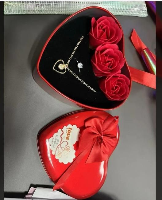 Sparkling Love Jewelry & Flower Gift Box